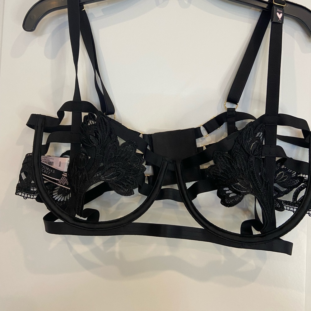 Victoria’s Secret strappy bra black size 36DD